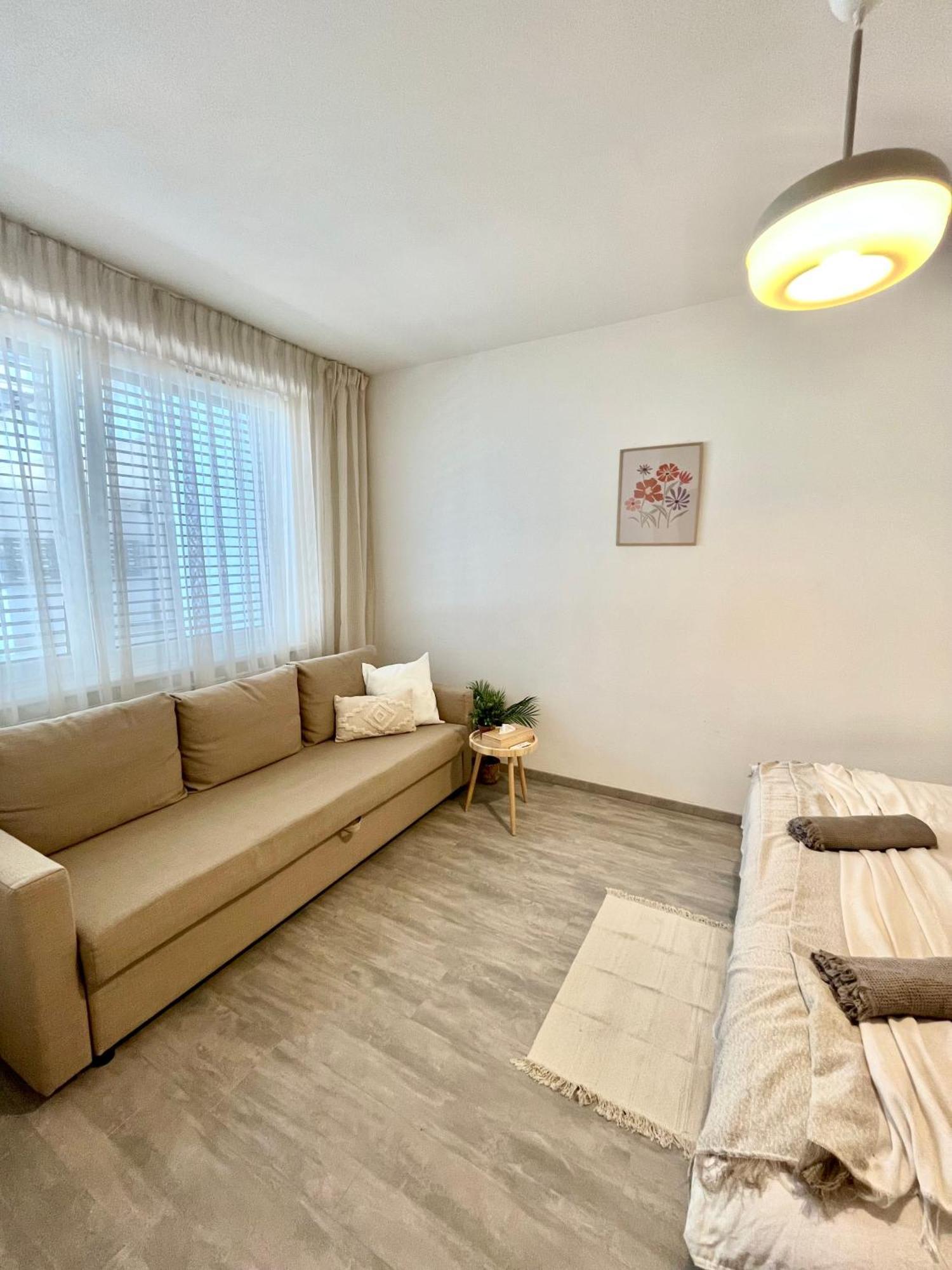 Apartment The Elite Downtown 2- Bedroom Ac & Garage Parking *