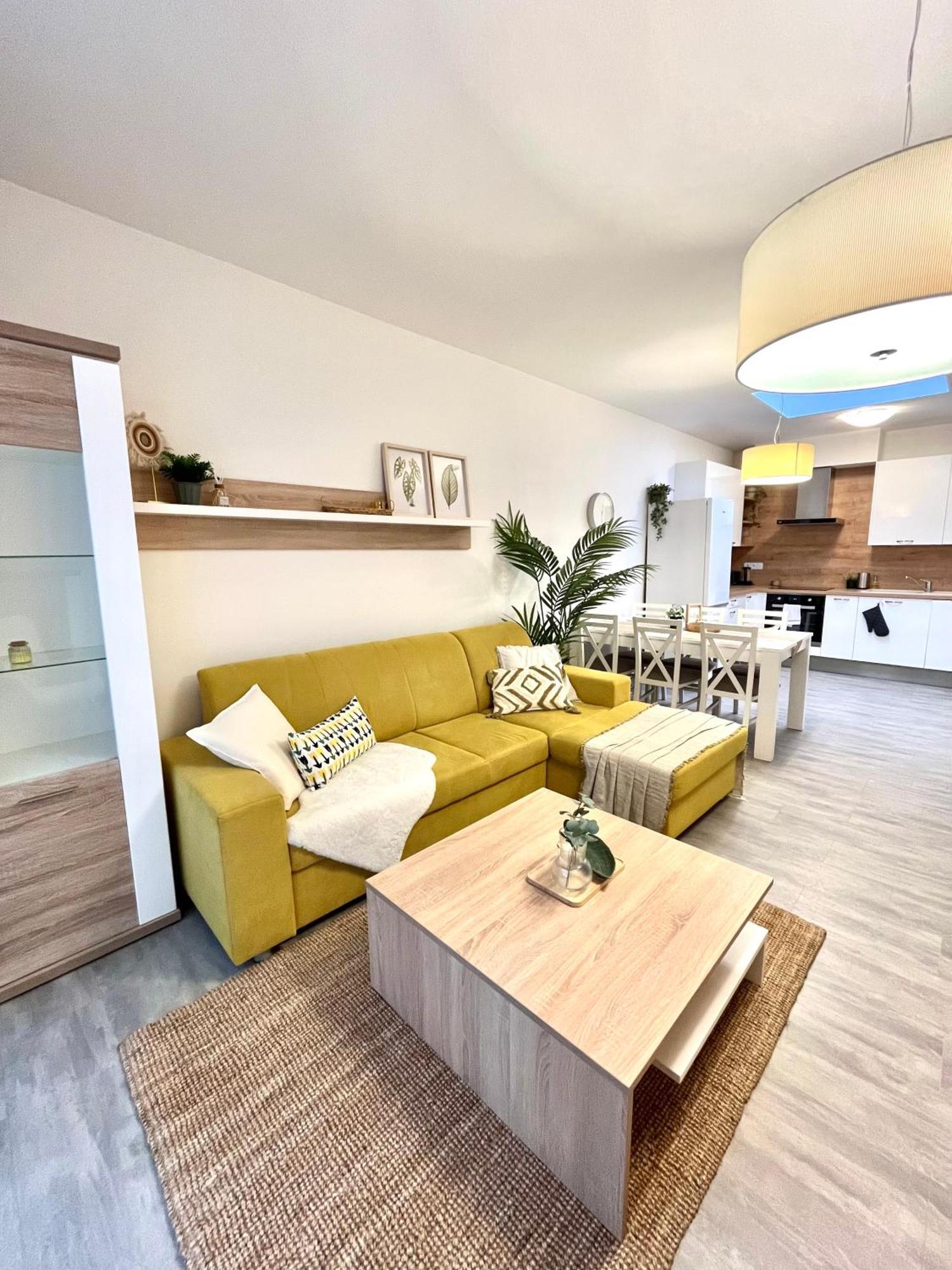 The Elite Downtown 2- Bedroom Ac & Garage Parking Bratislava