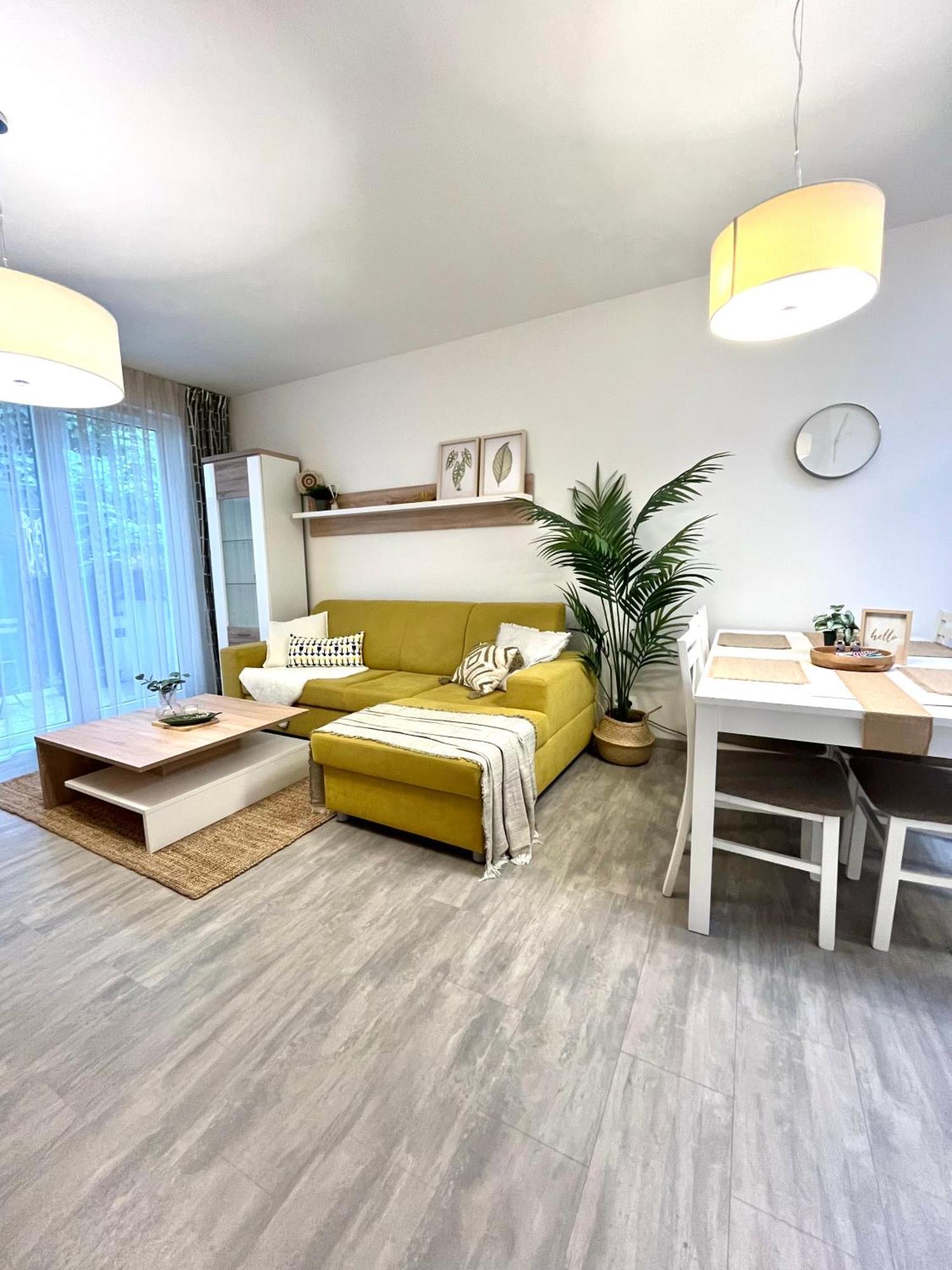 The Elite Downtown 2- Bedroom Ac & Garage Parking
