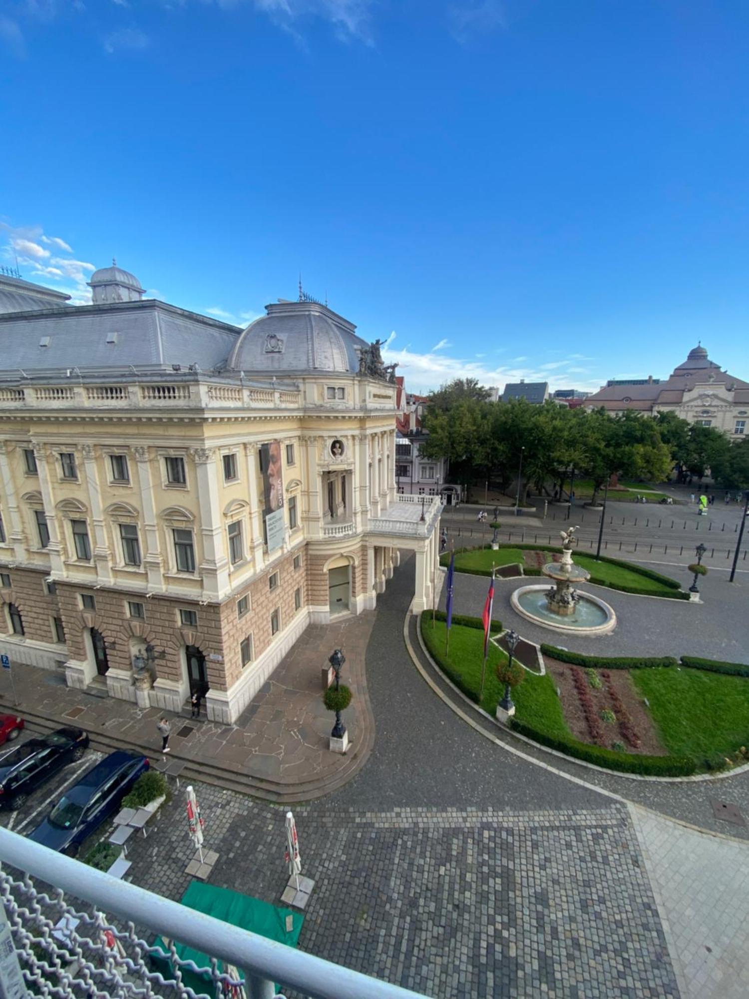 Modern In Historic Center Old Town