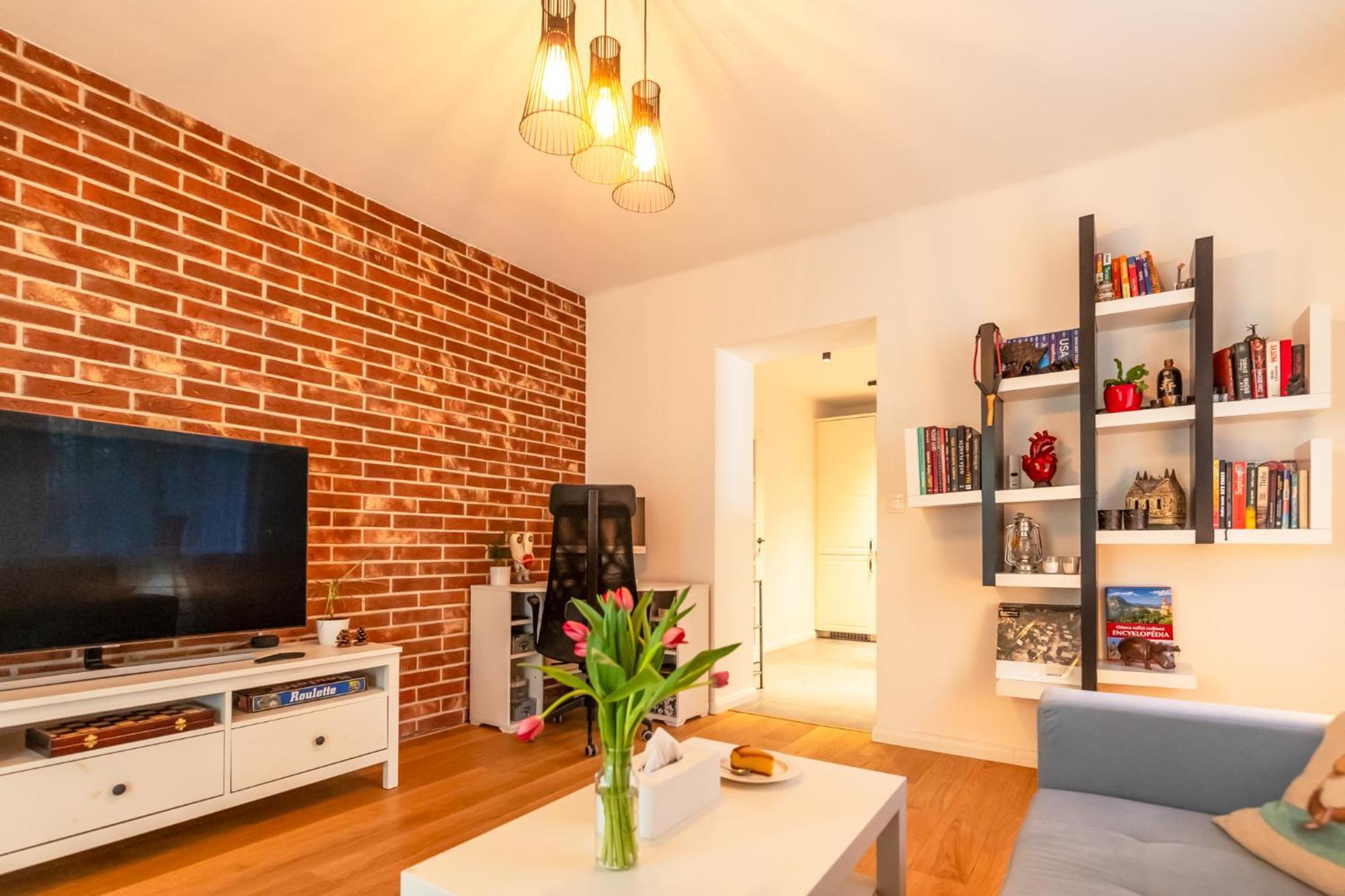 Quiet In New Center, Nivy Apartment *
