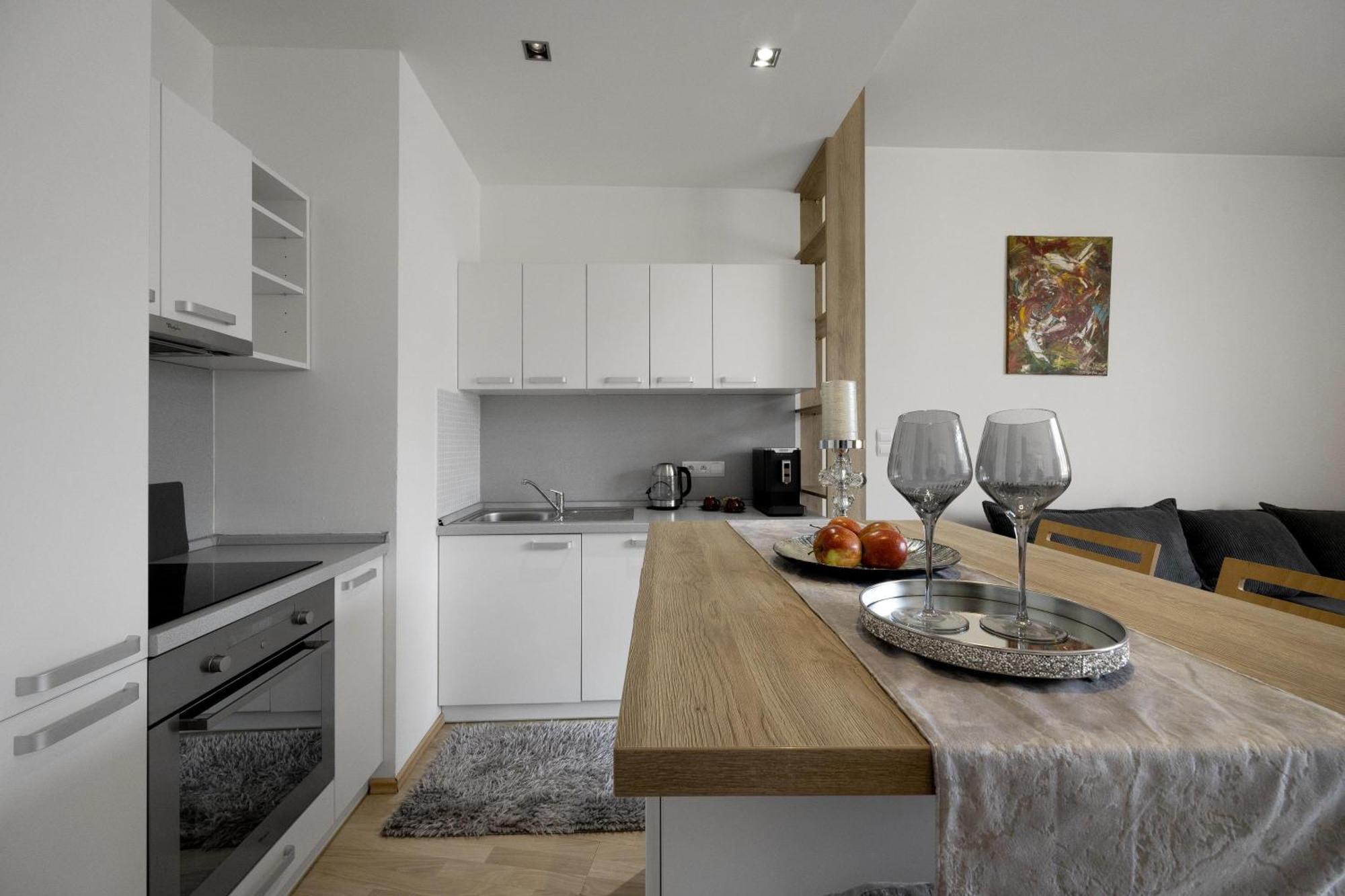 Apartment Revon Art-deco Laurinska *