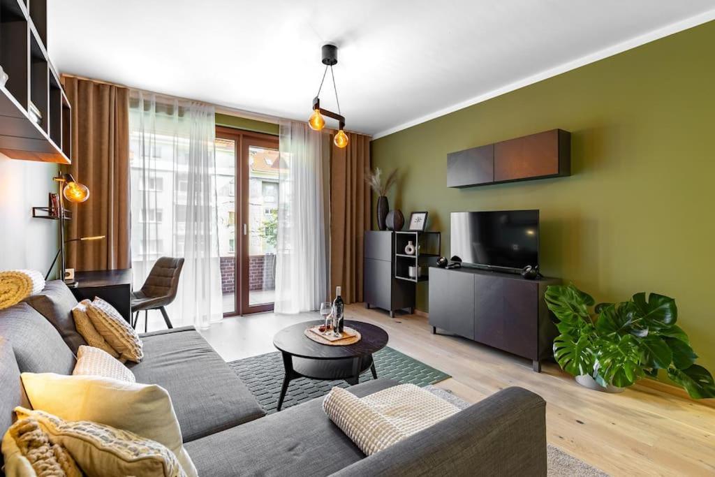 Zwirn Comfort With Balcony Apartment *