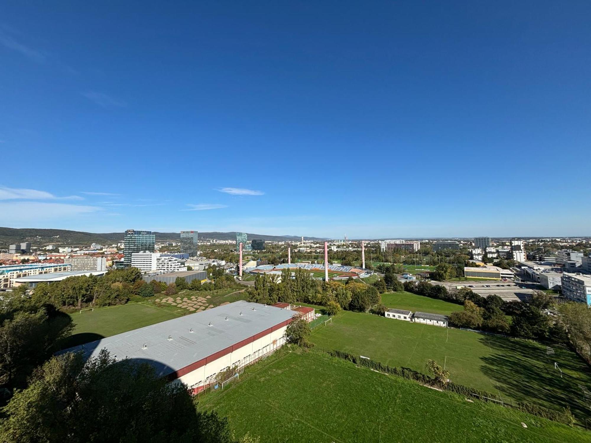 Three Towers With Beautiful View And Parking! Căn hộ Bratislava