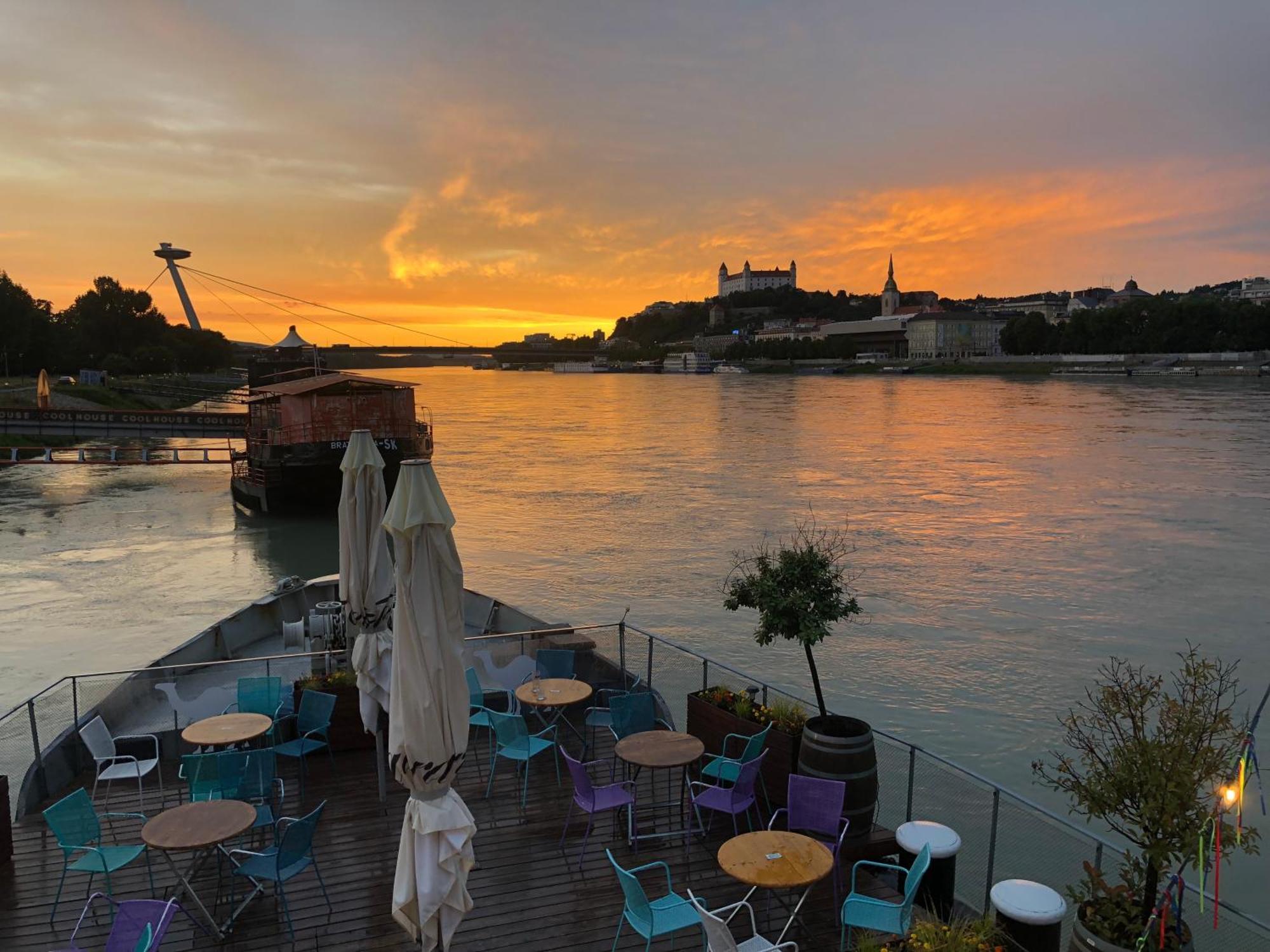 Sundeck - Party Boat Hotel Bratislava