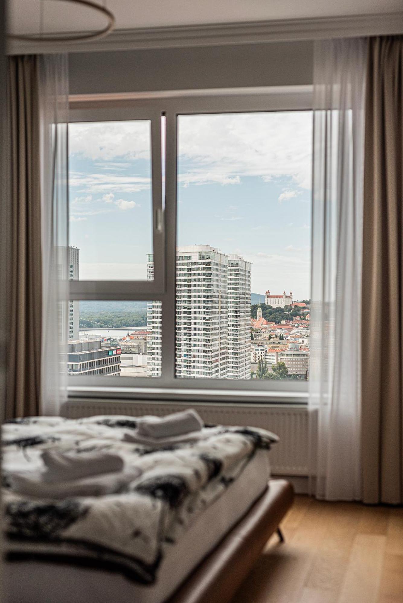 Klingerka Apartment, 25th Floor With Free Parking And View Of Castle And Danube Apartment