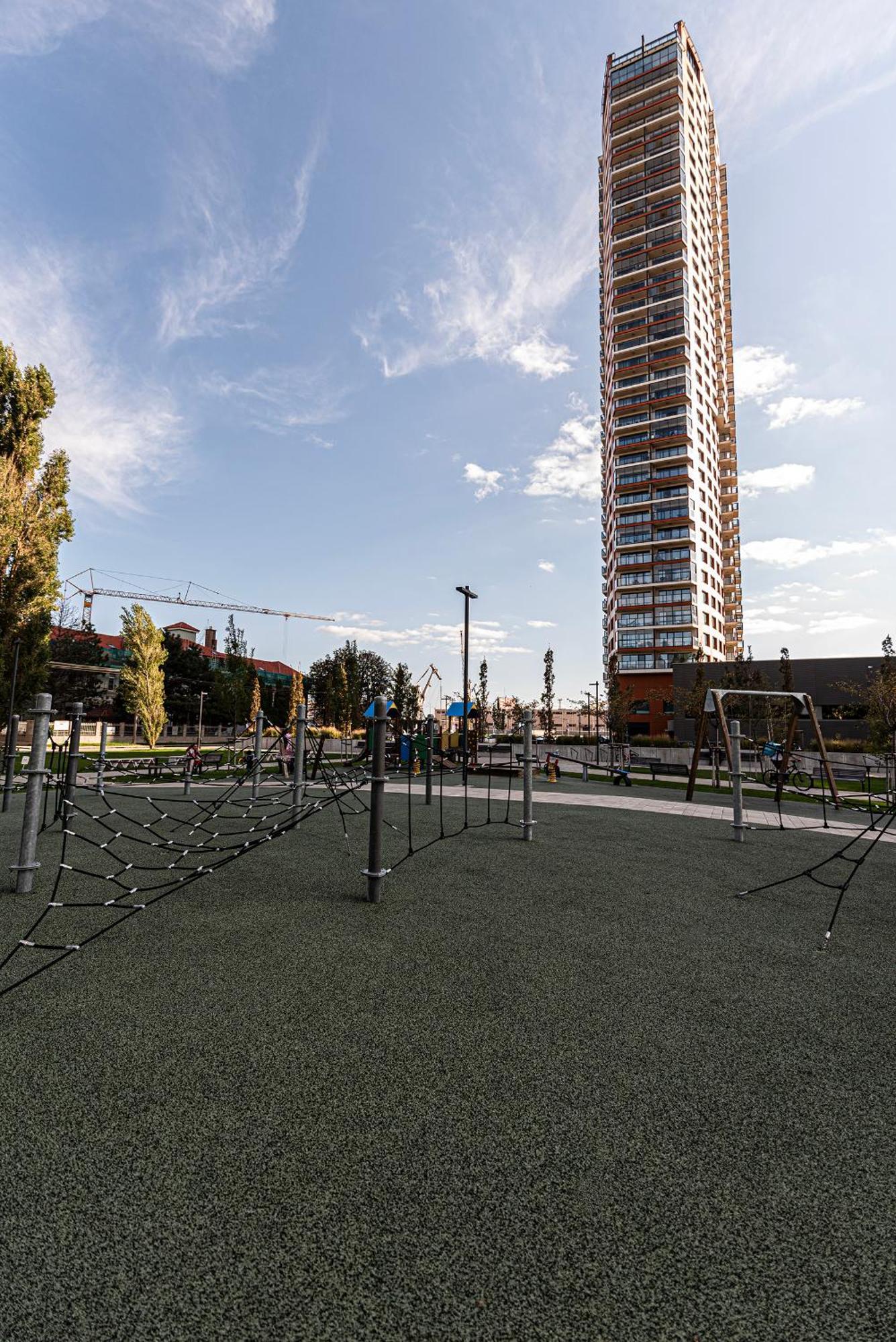 Klingerka Apartment, 25th Floor With Free Parking And View Of Castle And Danube Apartment *