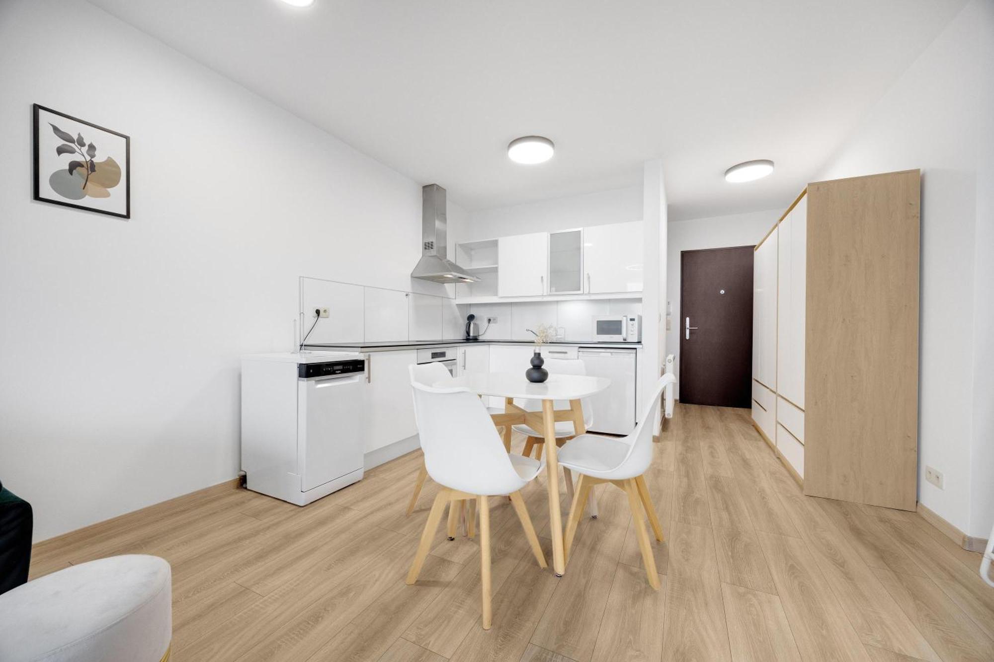 V Iii Veziach S Vyhladom, Pri Stadione A S Garazou Zadarmo Apartment Bratislava