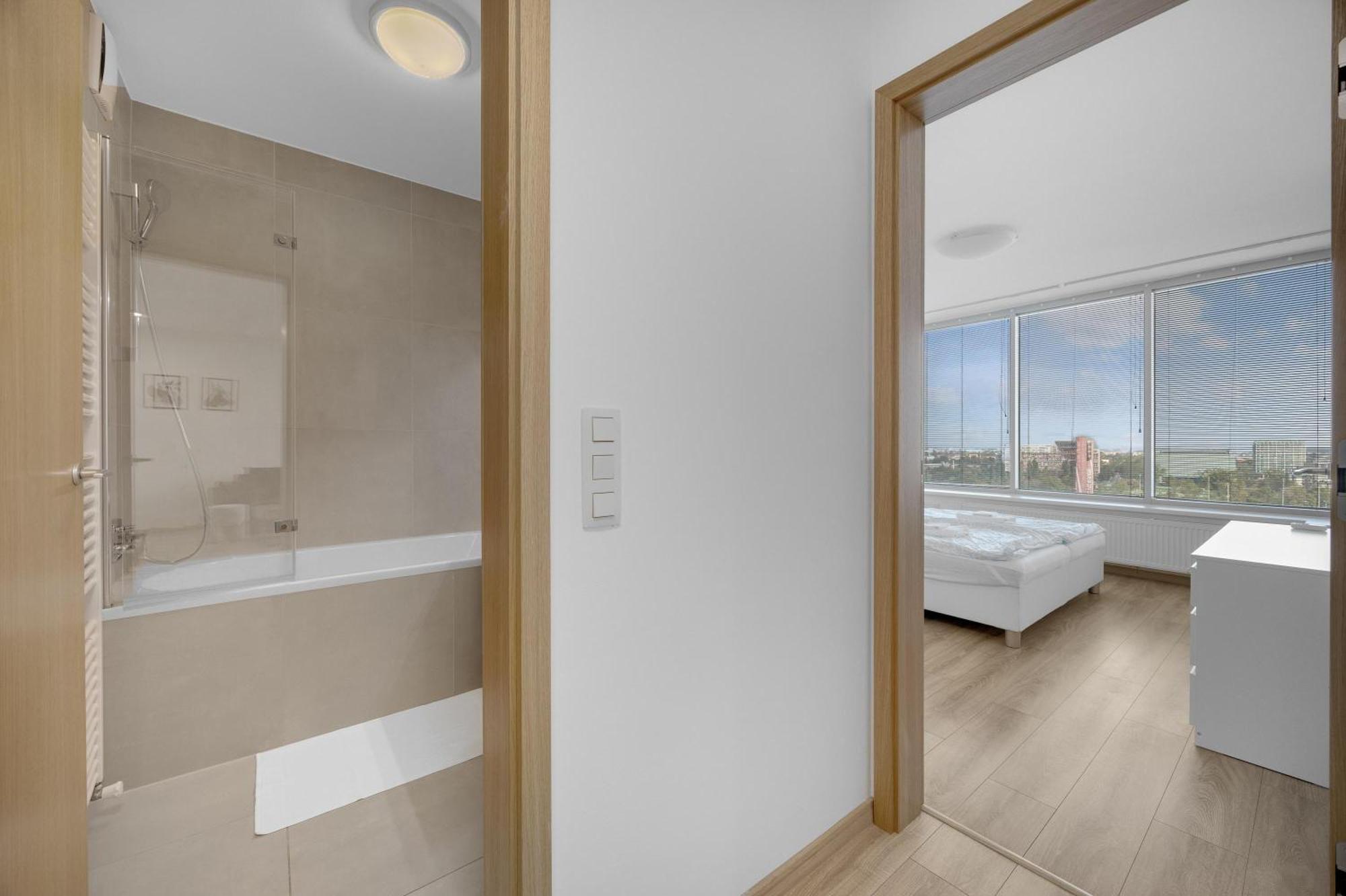 Apartment V Iii Veziach S Vyhladom, Pri Stadione A S Garazou Zadarmo Bratislava