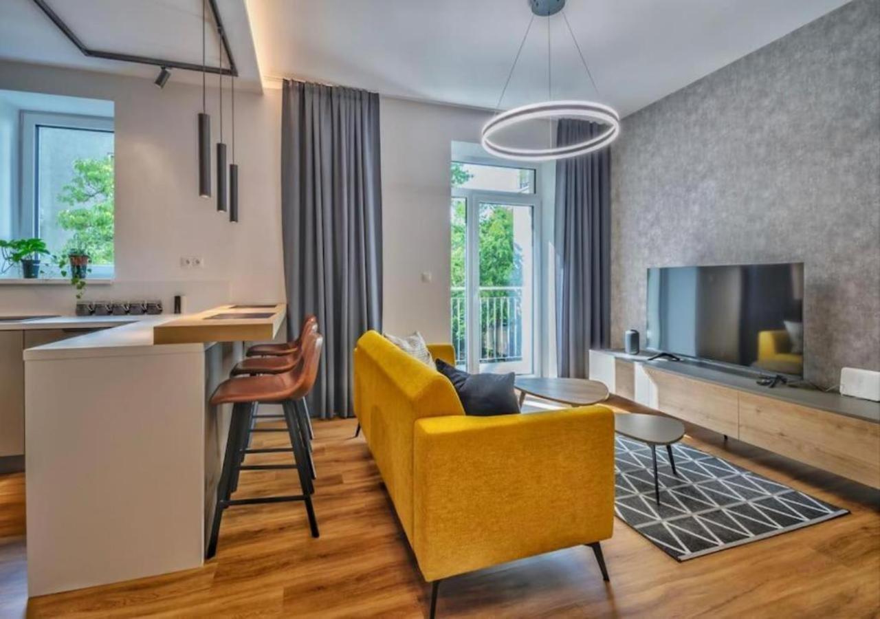 Modern Near Train Station With Balcony #7 Appartamento