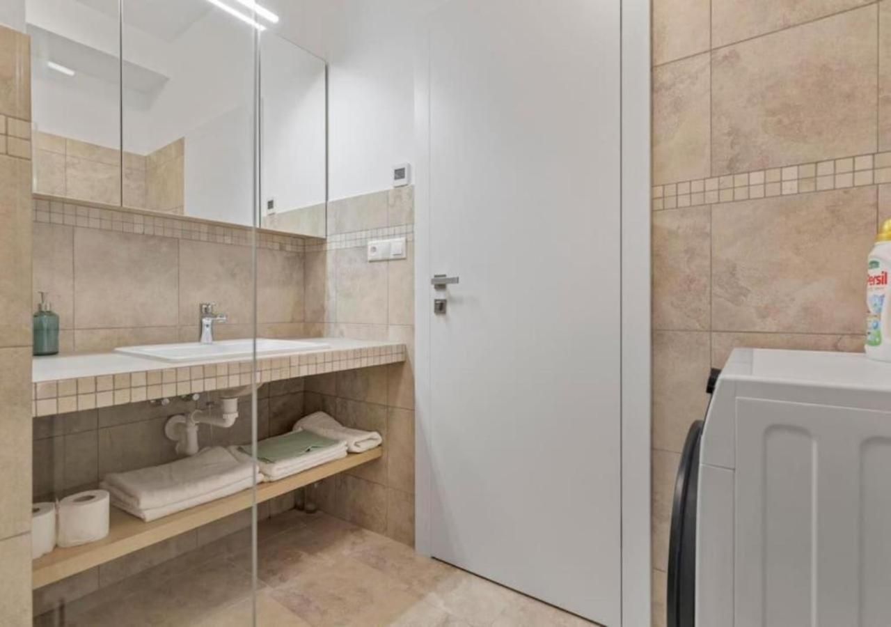 Modern Near Train Station With Balcony #7 Bratislava