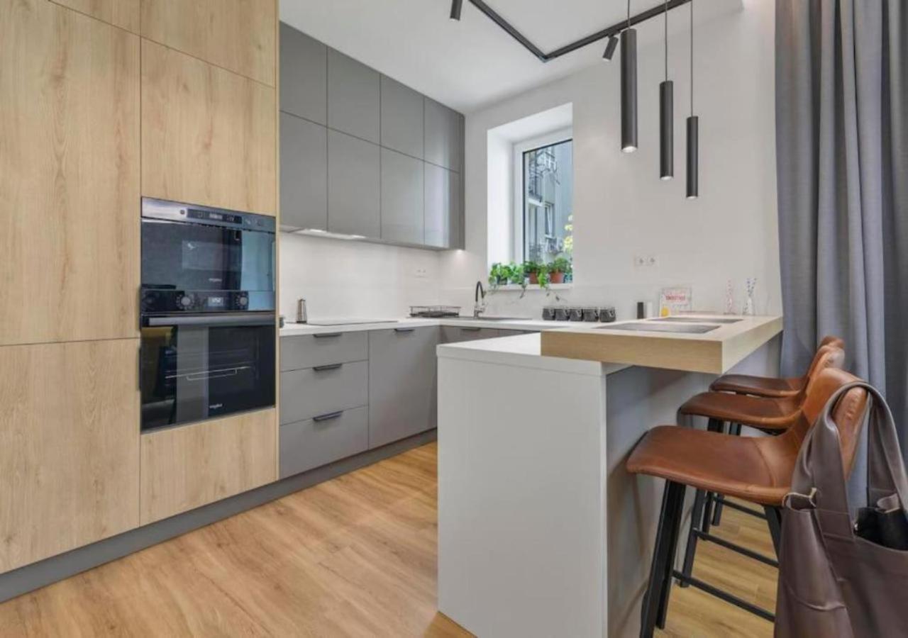 Modern Near Train Station With Balcony #7 Appartamento