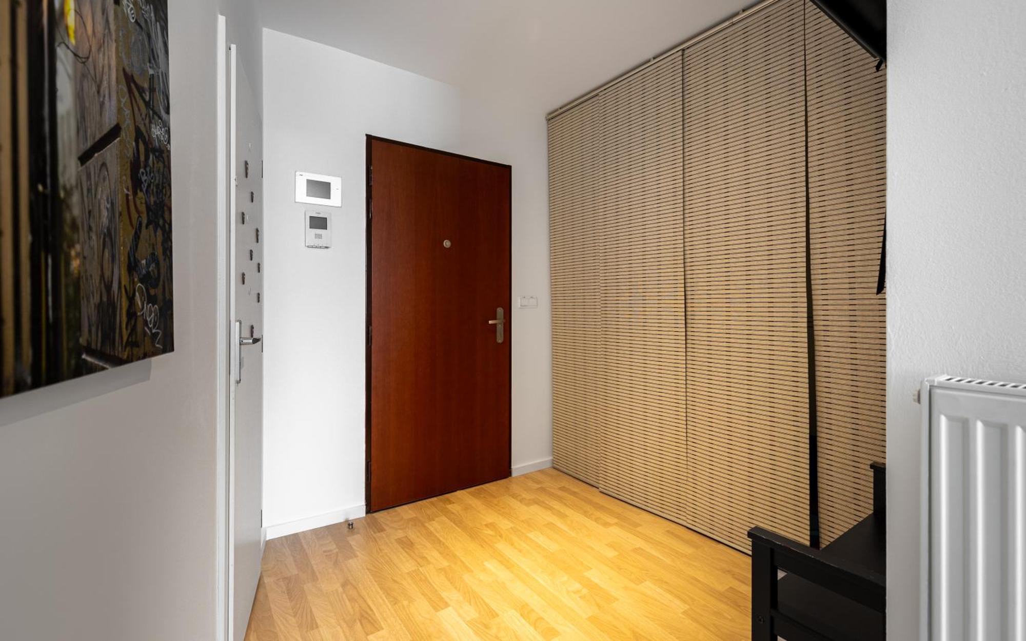 Apartment Gate Downtown Escape