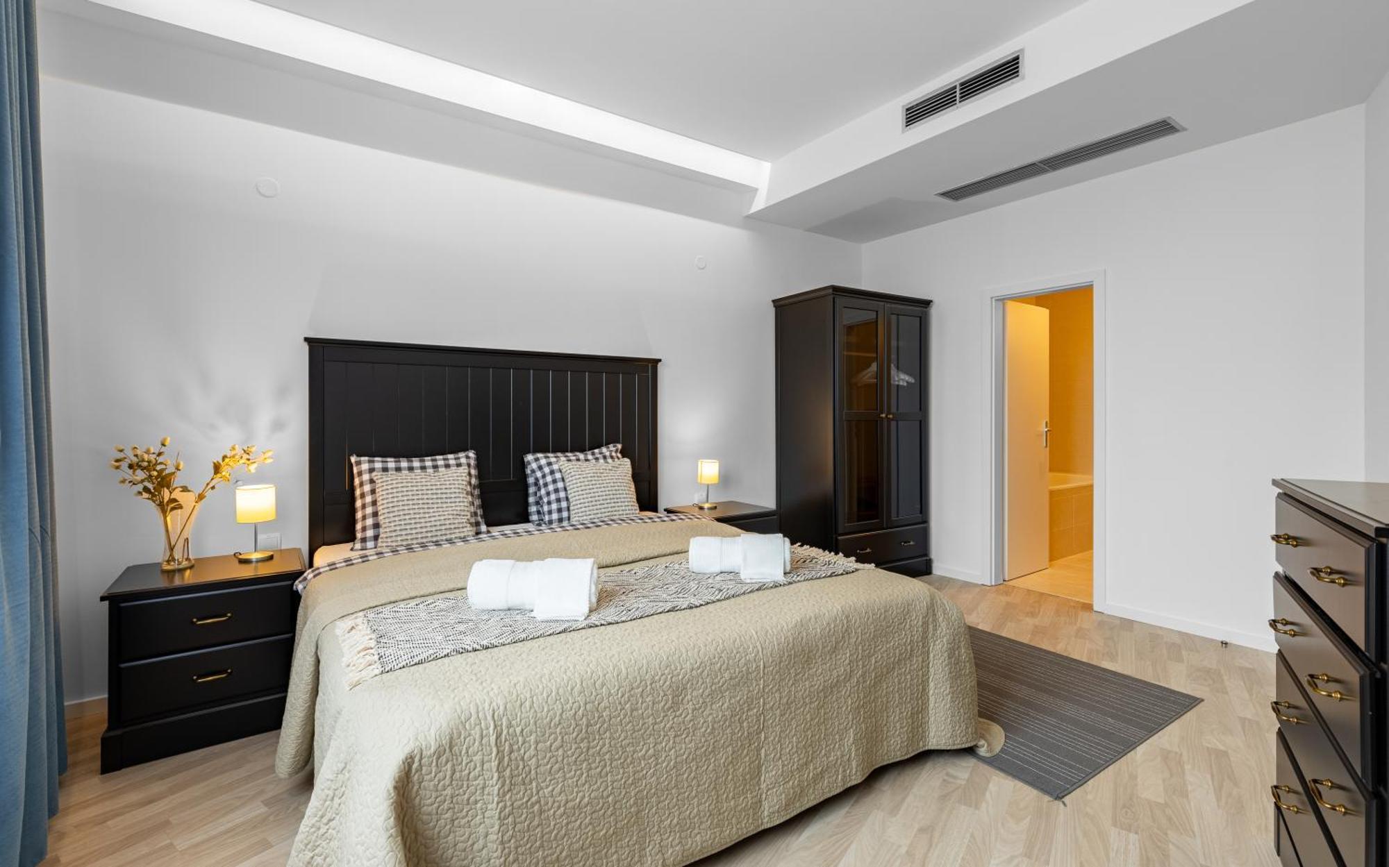 Gate Downtown Escape Apartment