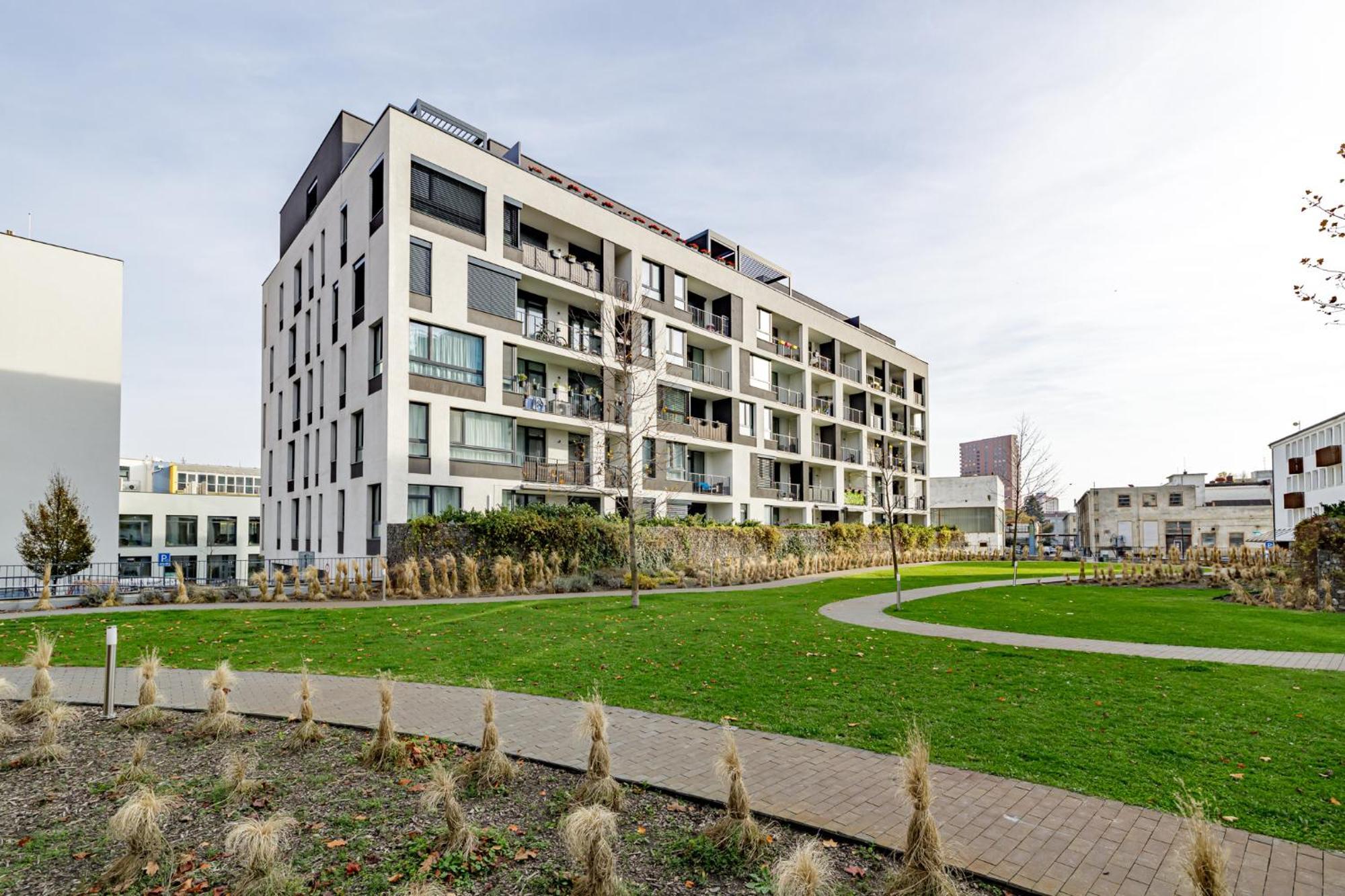 Ahoj Park, Terrace Vibes Studio, Private Parking Apartment *