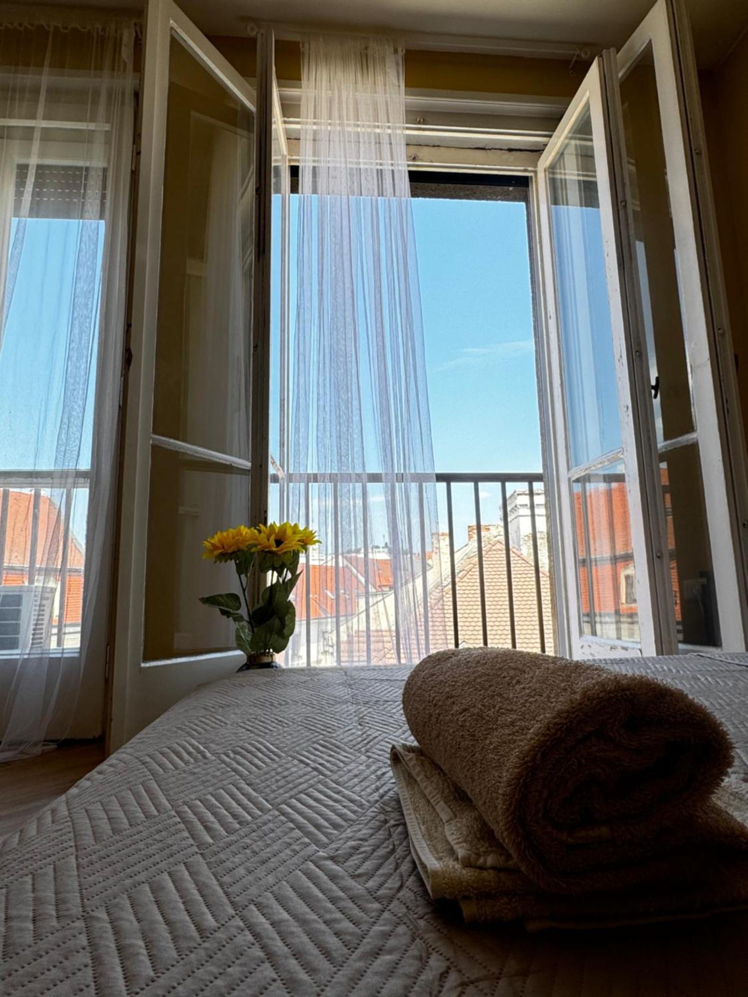 Bed & Breakfast Extralarge Queen In The Heart Of With Terrace