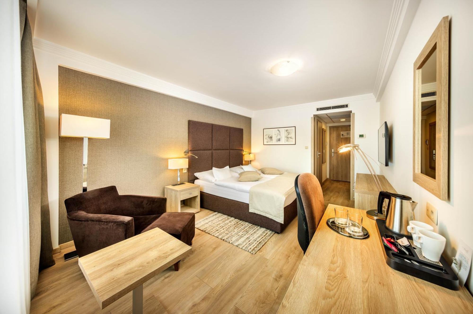 Hotel Apollo 4*
