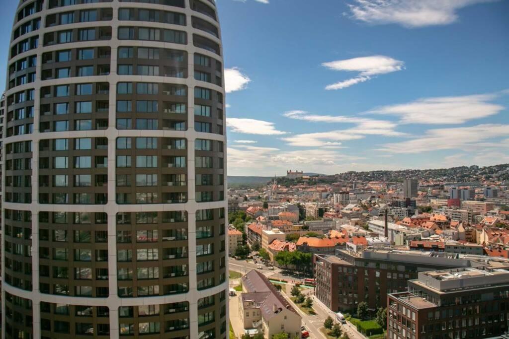 Skypark Tower 3-2 Bedroom Luxe With Free Parking Apartment