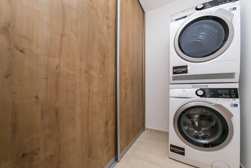 Apartment Skypark Tower 3-2 Bedroom Luxe With Free Parking *