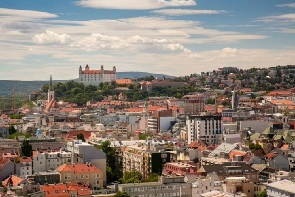 Skypark Tower 3-2 Bedroom Luxe With Free Parking * Bratislava