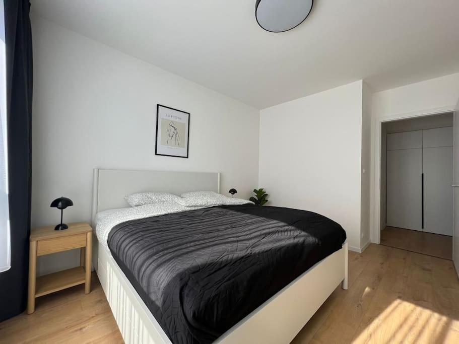 3br Stadium Getaway - Parking Apartment