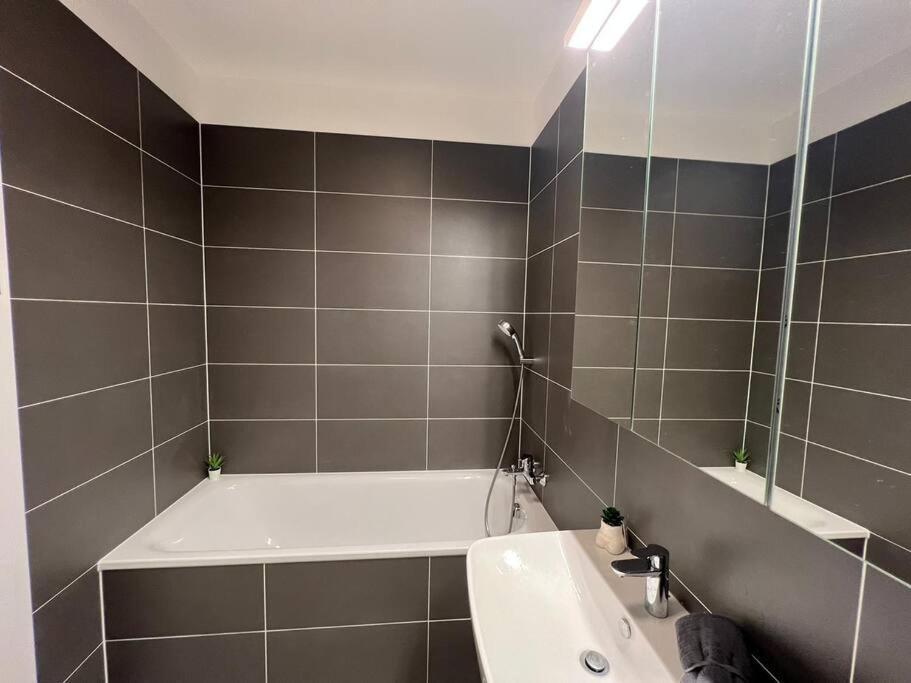 3br Stadium Getaway - Parking Apartment Bratislava