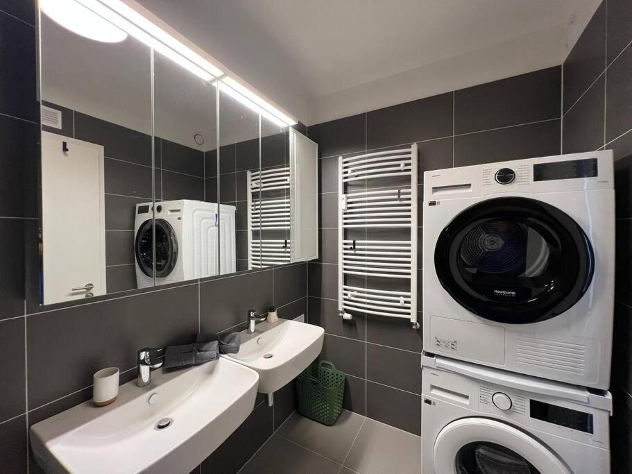 Apartment 3br Stadium Getaway - Parking