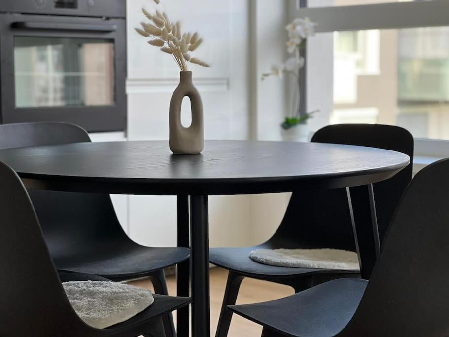 3br Stadium Getaway - Parking Apartment *