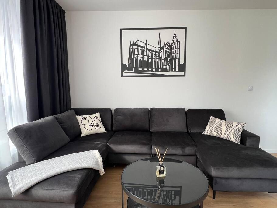 Apartment 3br Stadium Getaway - Parking Bratislava