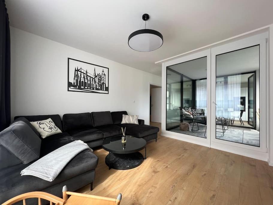 3br Stadium Getaway - Parking