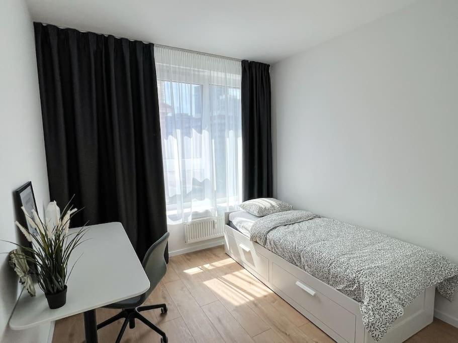 3br Stadium Getaway - Parking Apartment