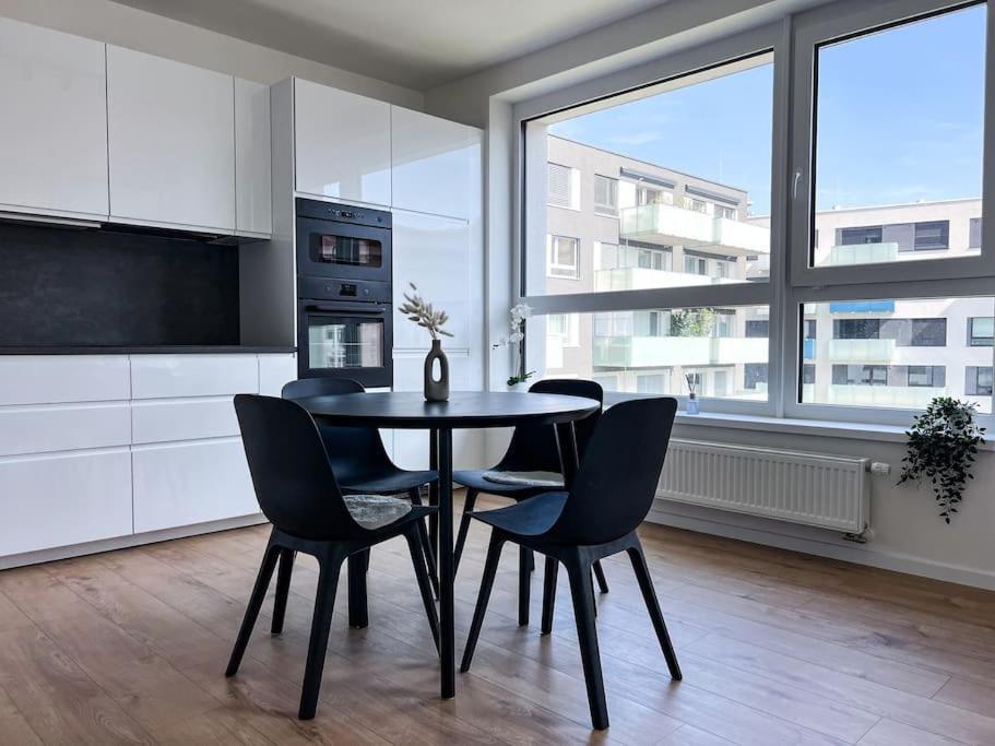 3br Stadium Getaway - Parking Bratislava
