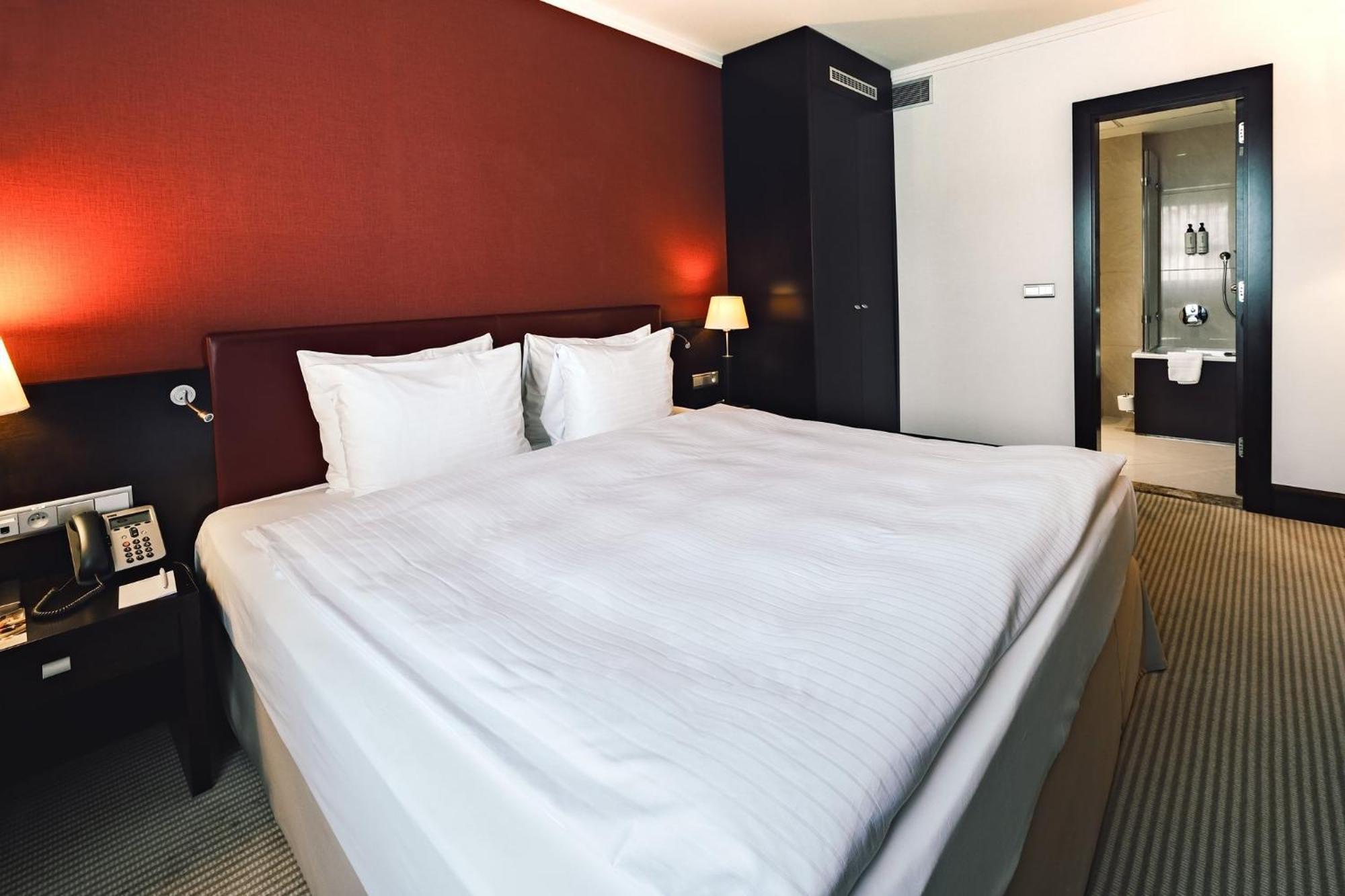Crowne Plaza By Ihg 4*