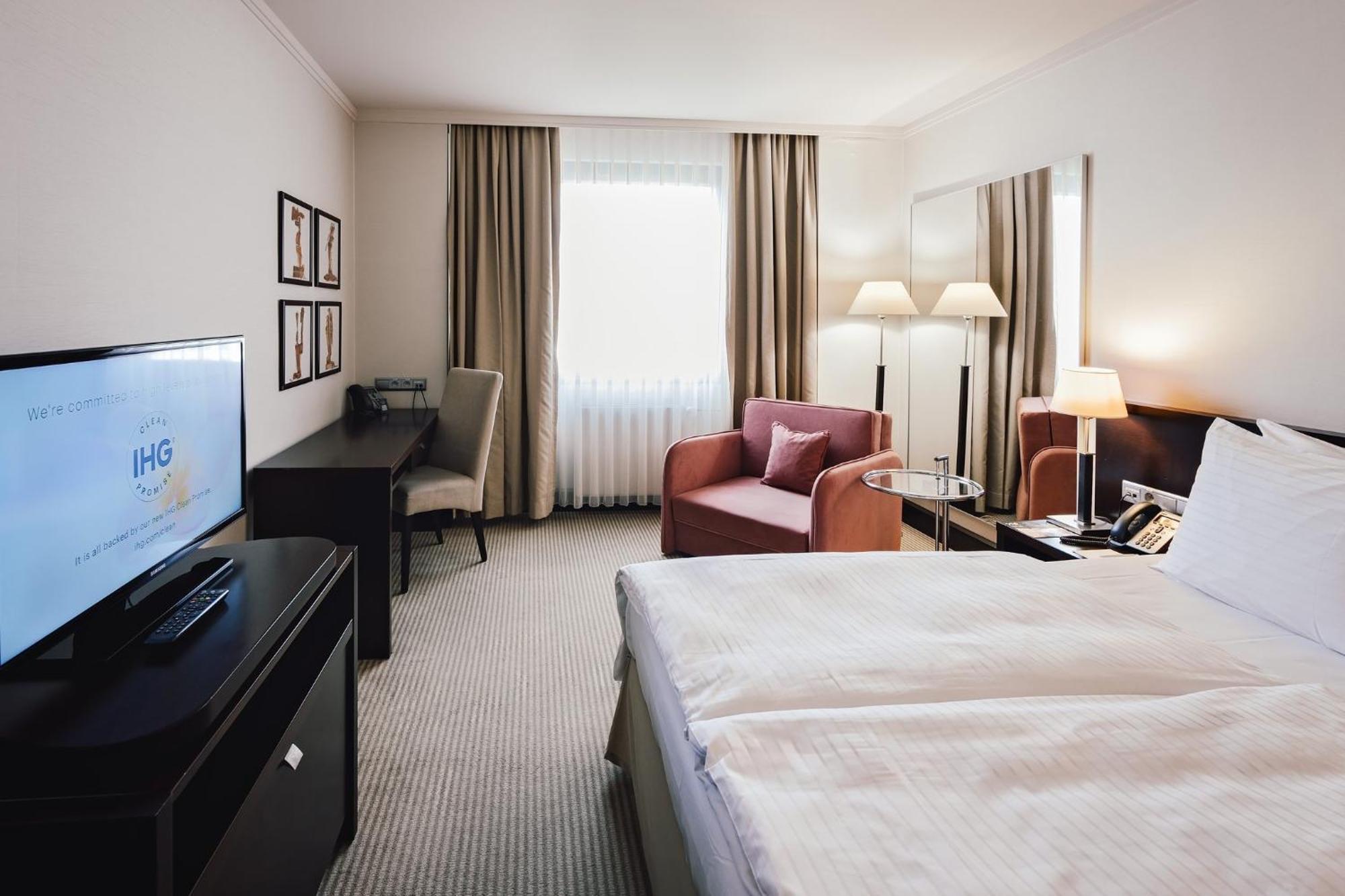 Crowne Plaza By Ihg Hotel