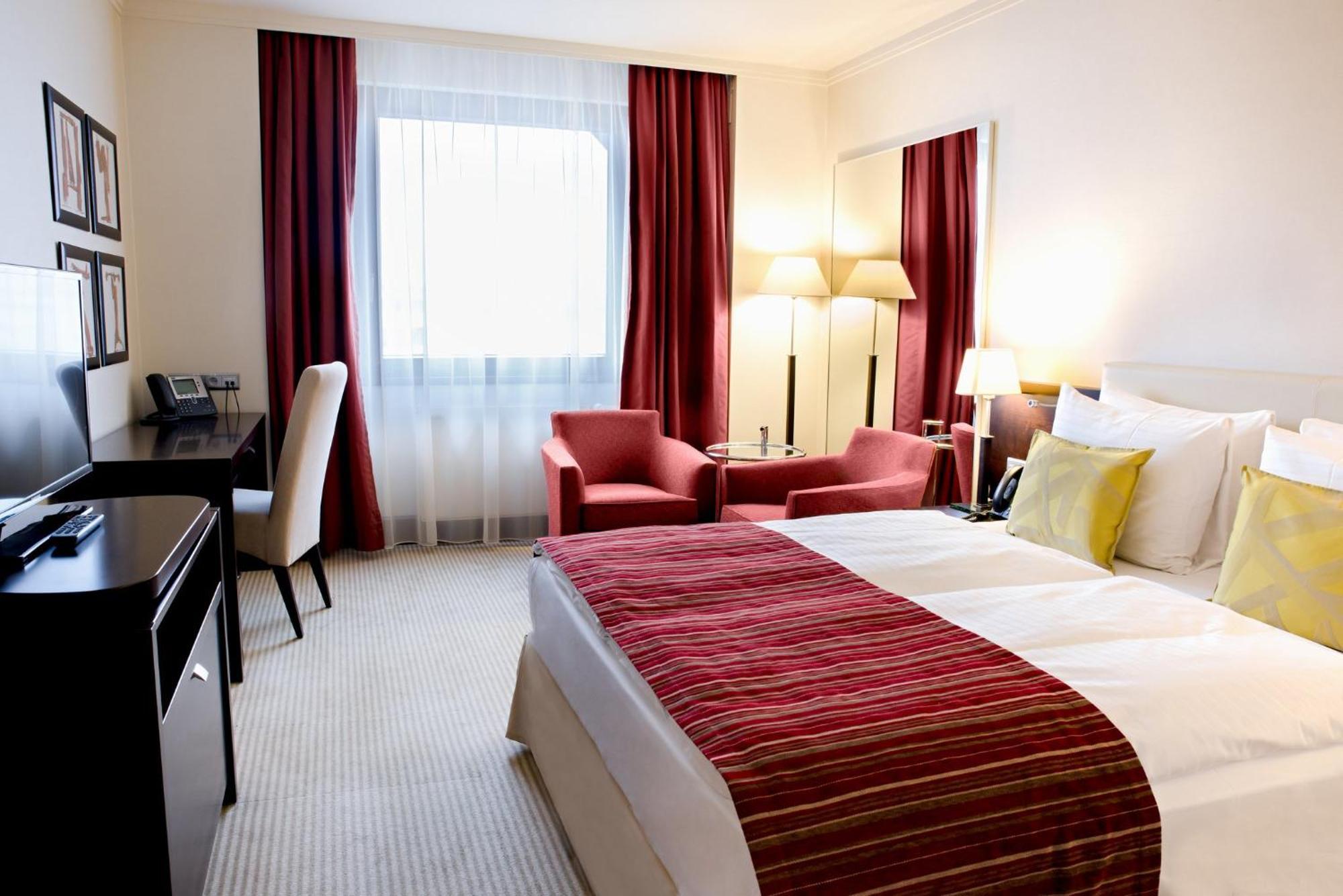 Crowne Plaza By Ihg Hotel