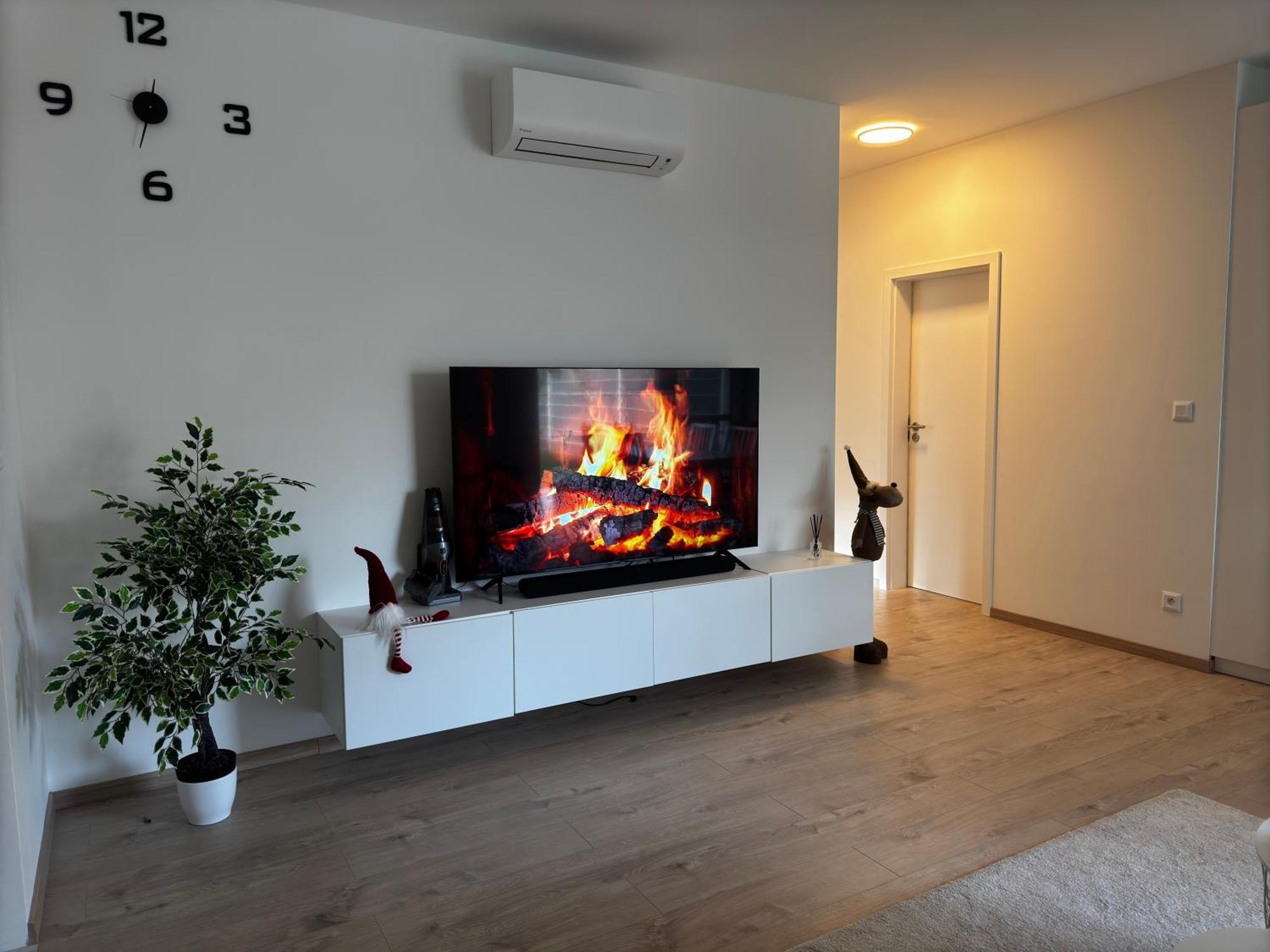 Ba With Free Garage Parking, Huge Outside Area Apartment