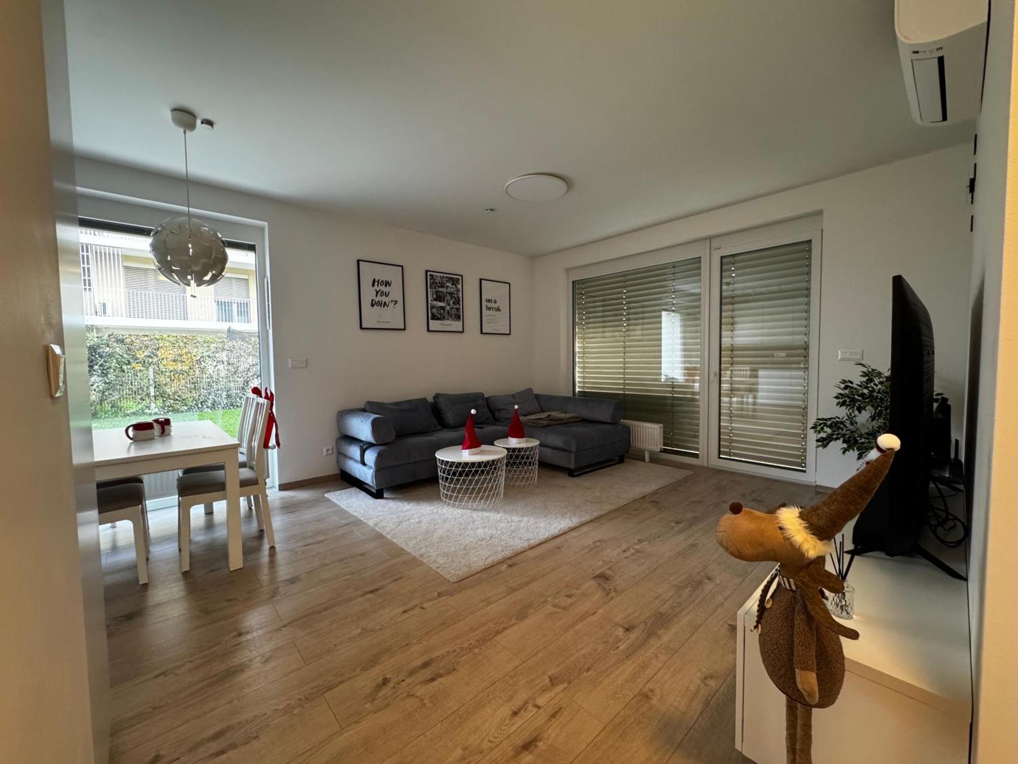 Ba With Free Garage Parking, Huge Outside Area Apartment *