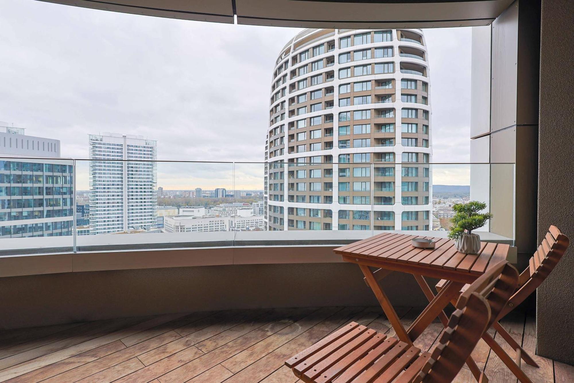 Skypark Tower 3-2 Bedroom Luxe With Free Parking
