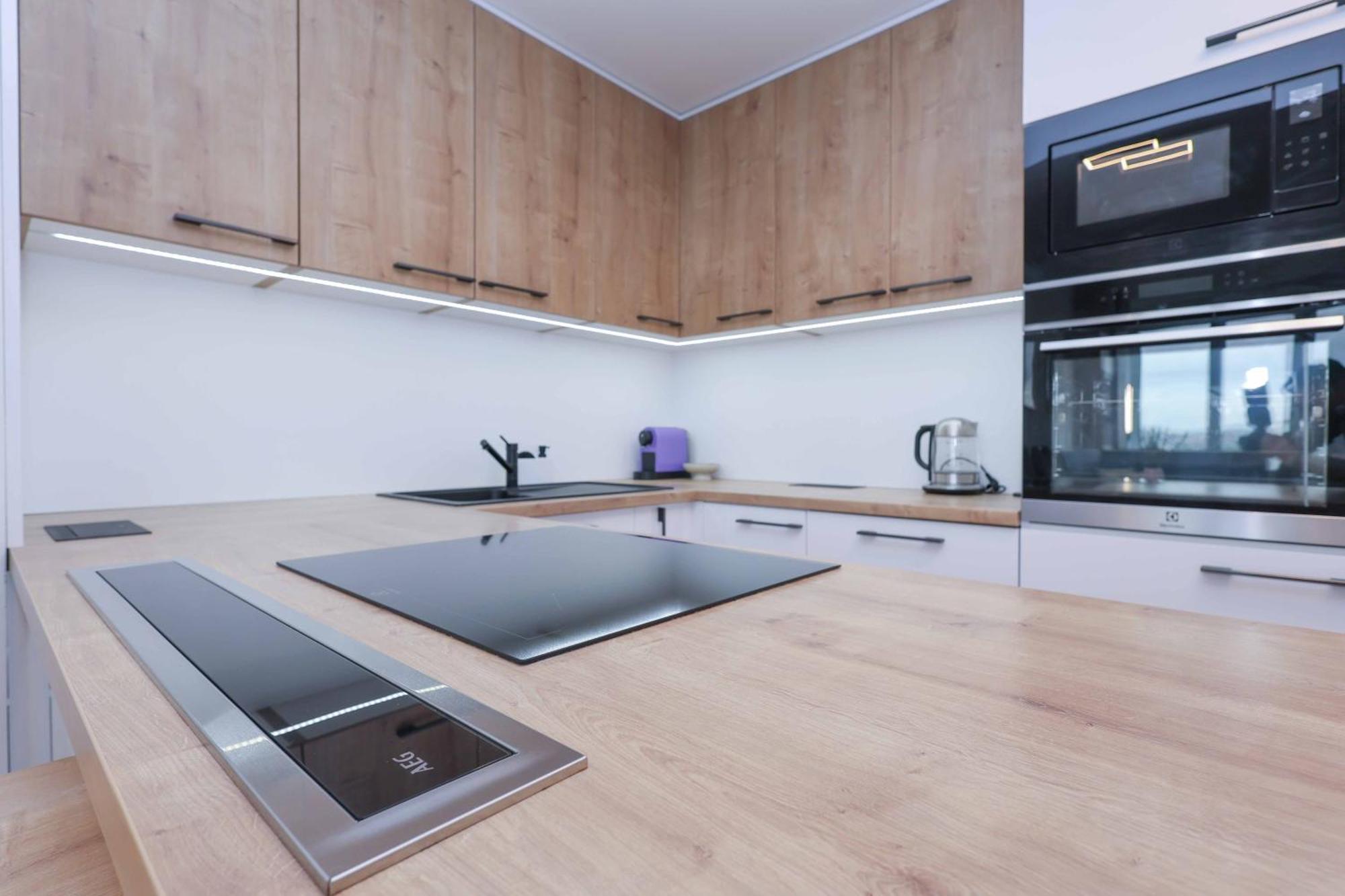 Skypark Tower 3-2 Bedroom Luxe With Free Parking *