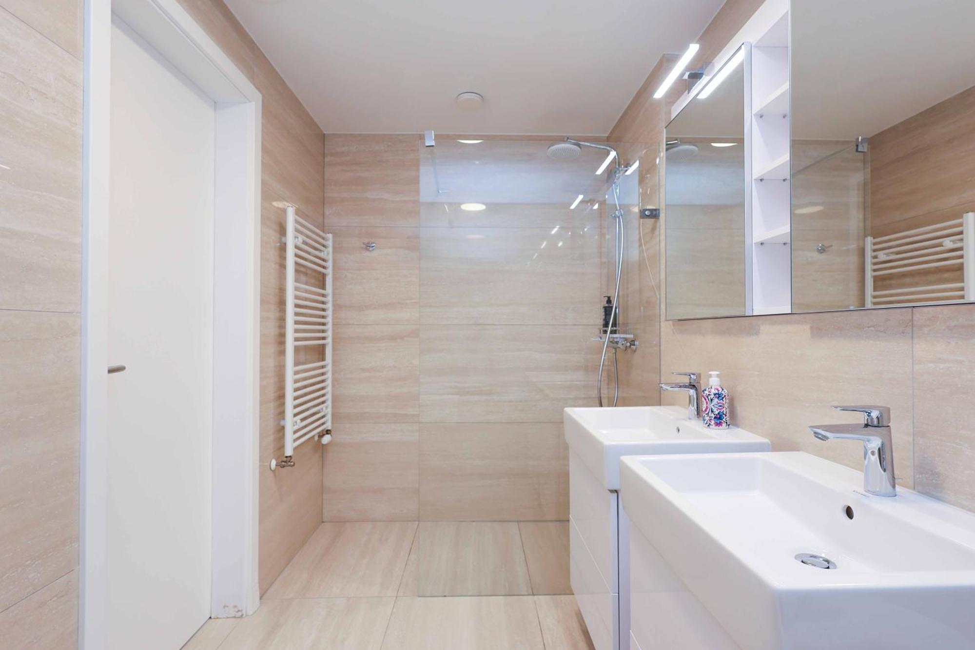 Skypark Tower 3-2 Bedroom Luxe With Free Parking