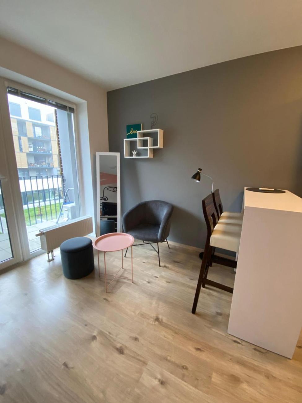 Fiaor Apartment, 1-2 Guests, Free Parking & Wifi, 7 Km Downtown, Apartment Bratislava