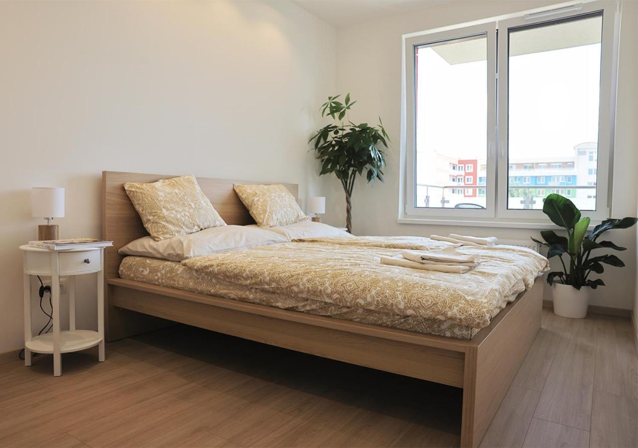 Apartment Two Check In -c *