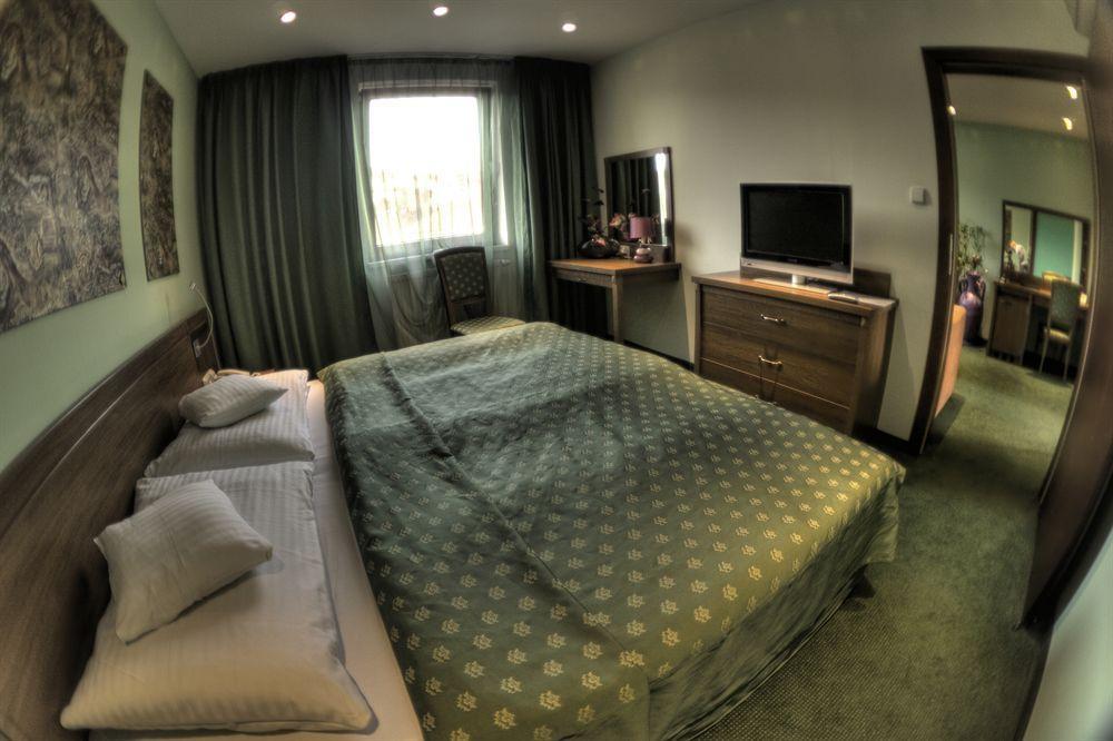 Max Hotel