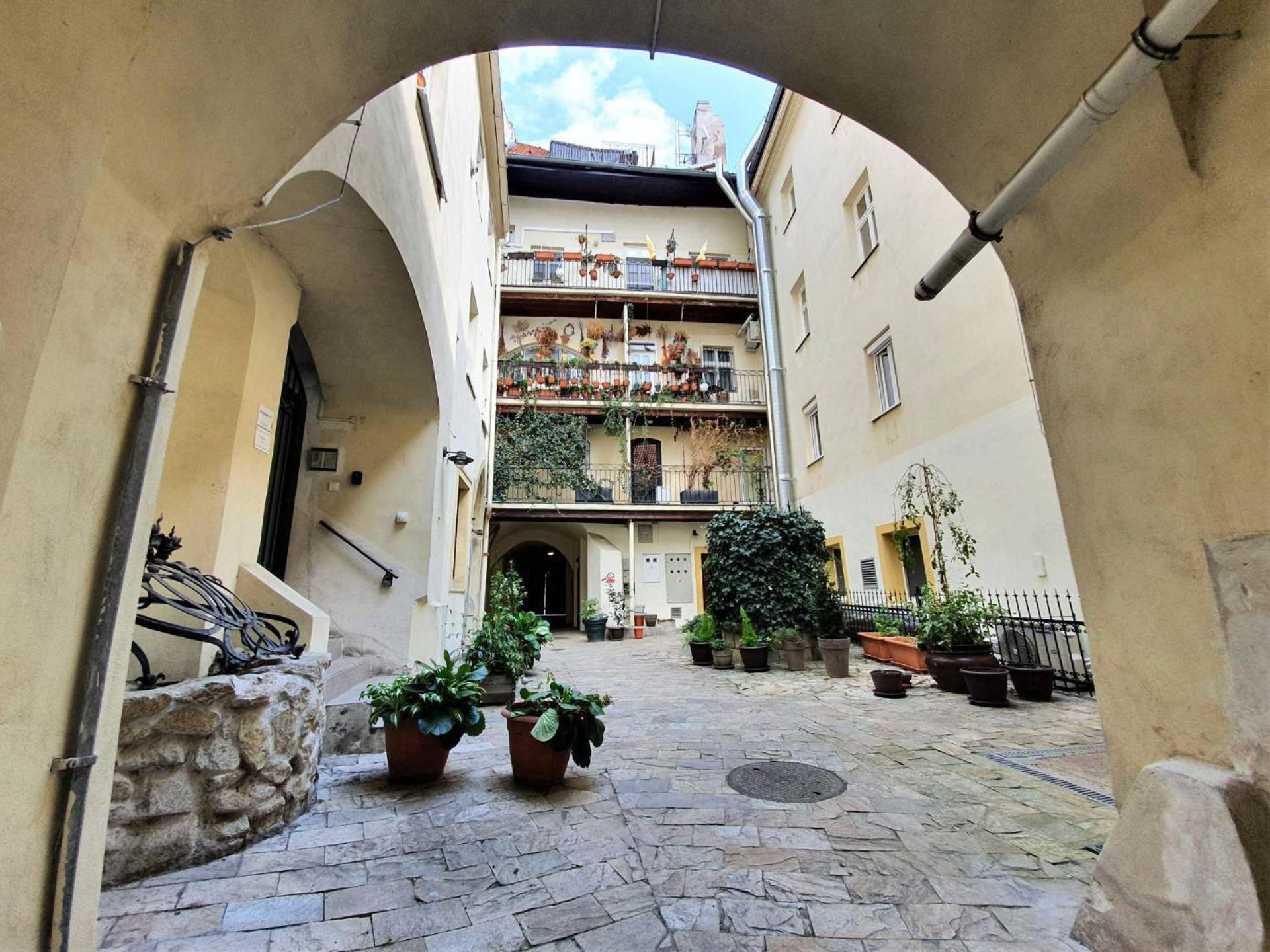 Zoe - Old Town Apartment