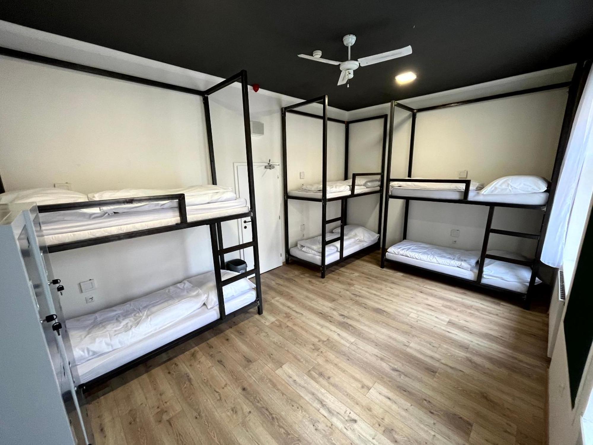Waltz Hostel *