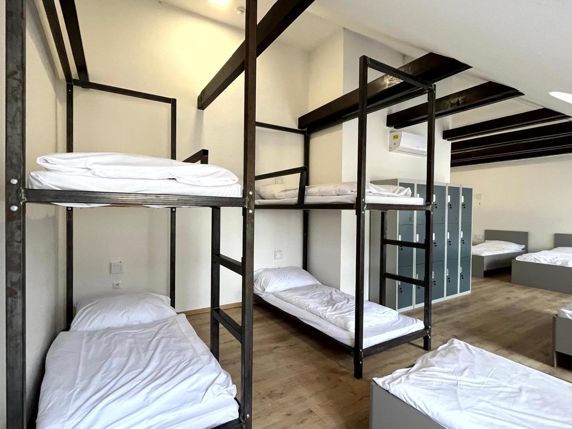 Waltz Hostel *
