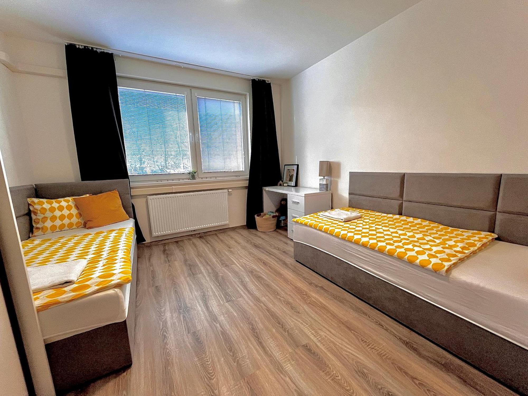 Large 75 M2 Next To Airport - Free Parking *