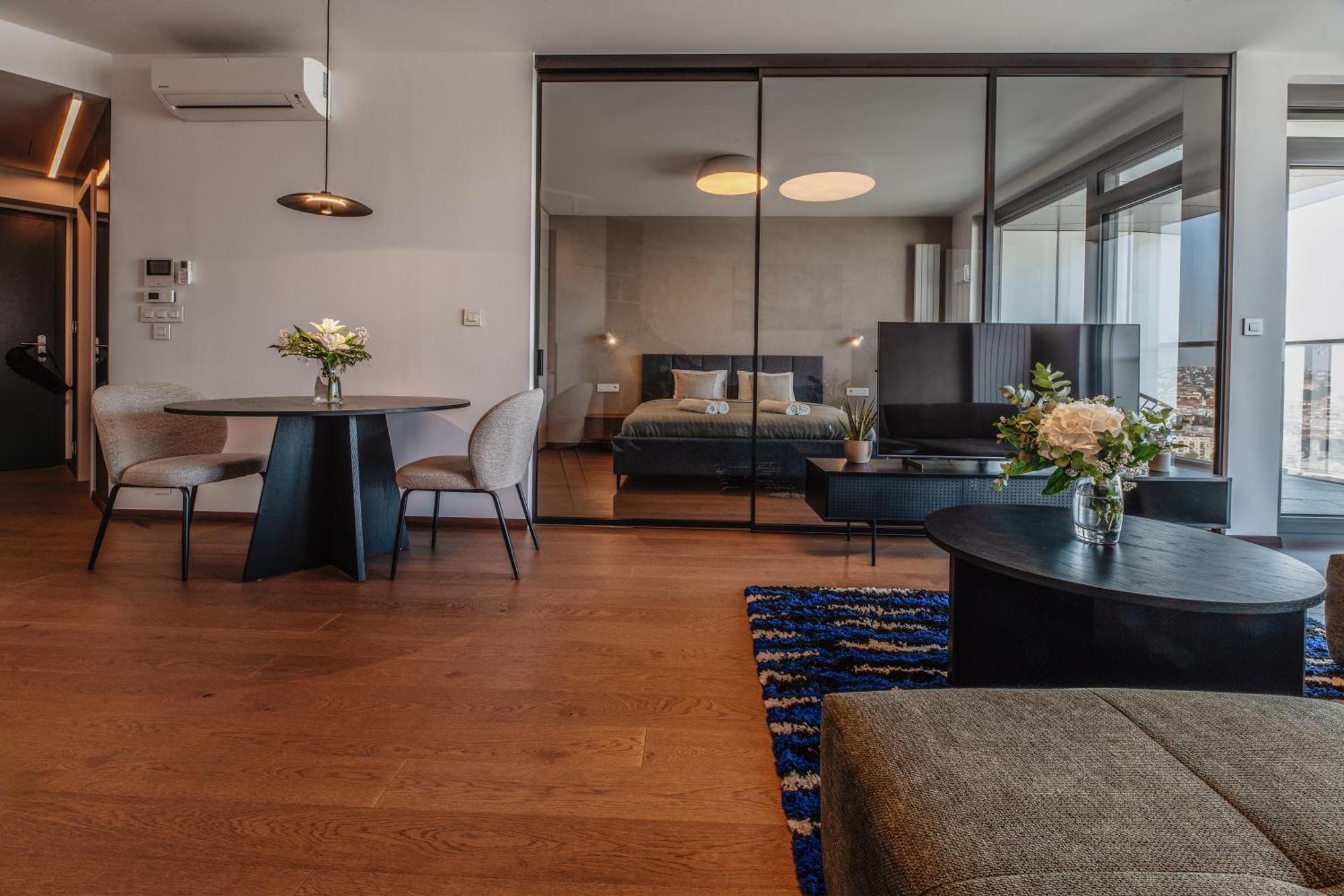 Premium Suite, River & Old Town View,free Parking Apartment *