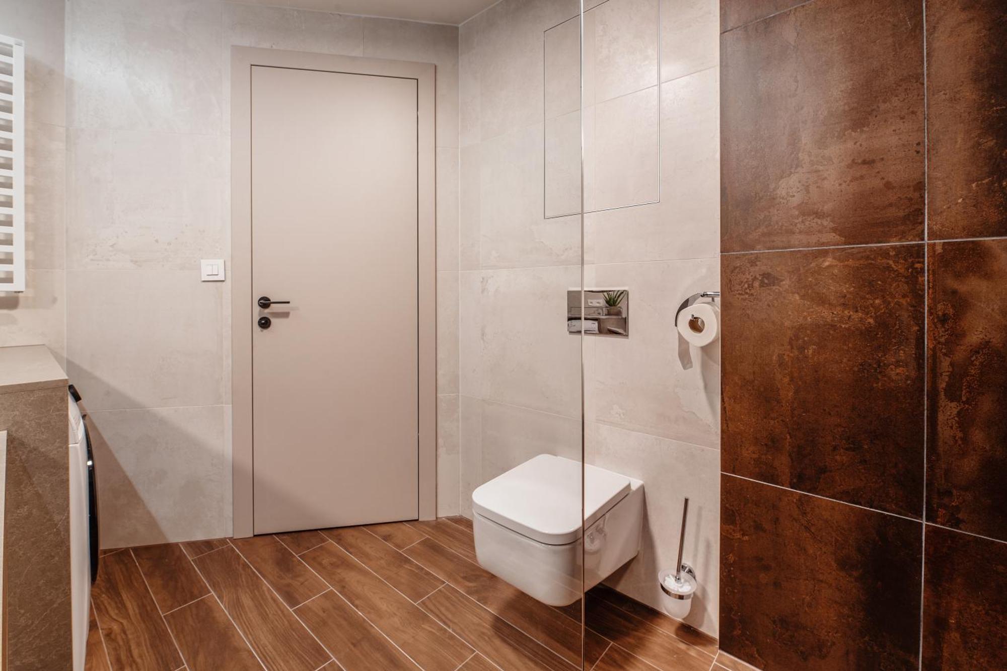 Premium Suite, River & Old Town View,free Parking Apartment