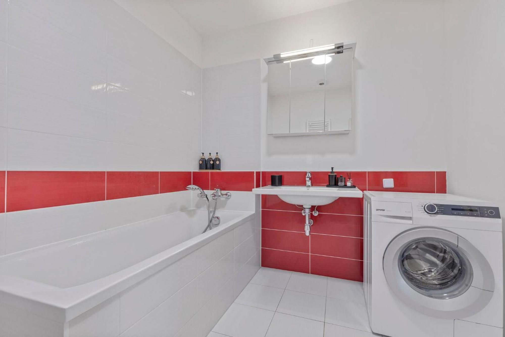 Panorama In Downtown Area With Free Parking And Castle View * Bratislava